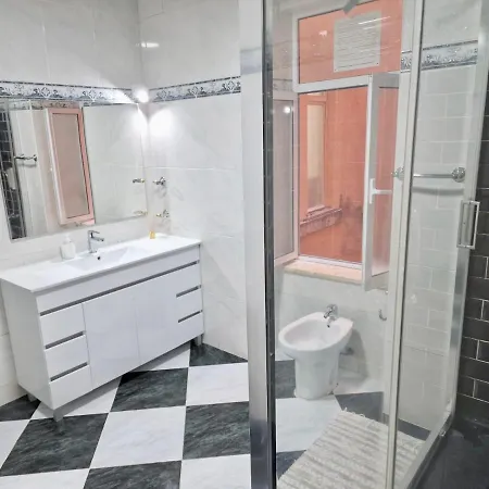 Sublime Yellow Bedroom Δωμάτια σε οικογενειακή κατοικία Lisboa