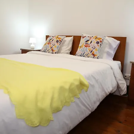 Sublime Yellow Bedroom Habitación en casa particular *